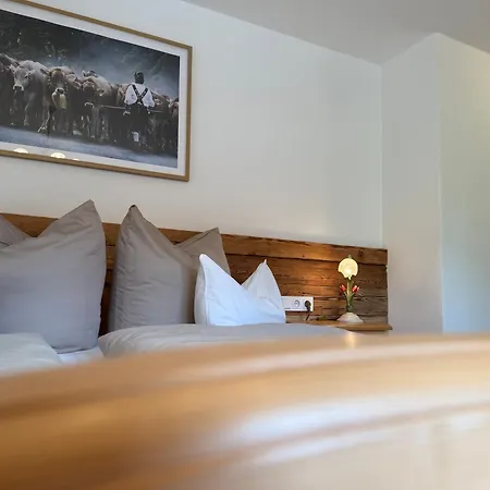 Apartmán Bischof - 5 Exklusive Und 1 Doppelzimmer - 4x Mit Privater Zirben Sauna - Semmelservice & Hindelang *